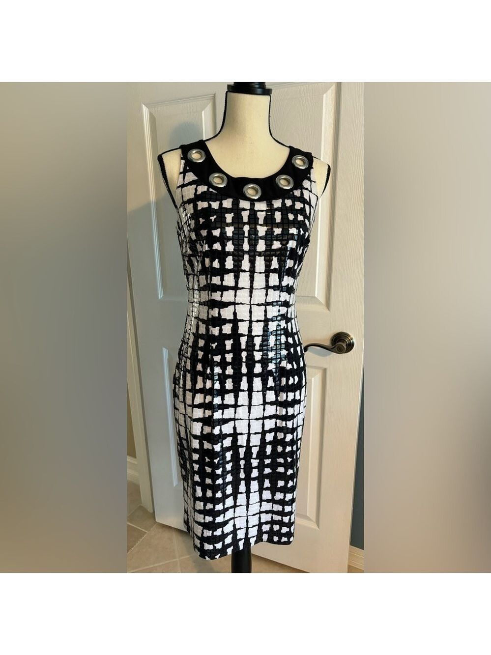Fabulous Frank Lyman Dress Size 4. Black and White. Great shape